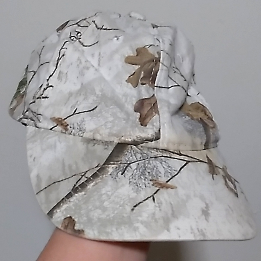 Women's white camouflage cap.